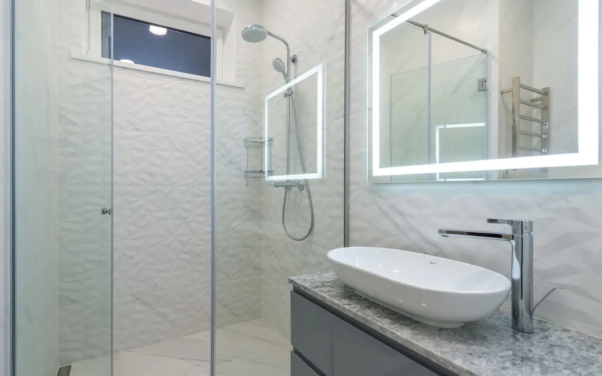 Inloopdouche met microcement op vloer en wand