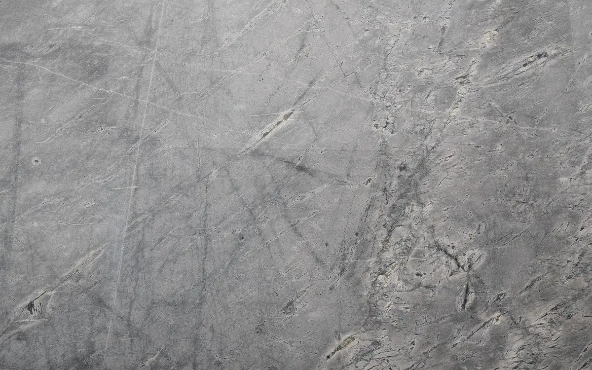 Close-up van gebruikssporen op een gietvloer